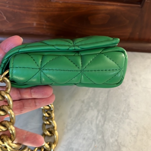Zara   EUC   Green quilted shoulder bag Poly large chain strap   full front flap - Picture 6 of 11
